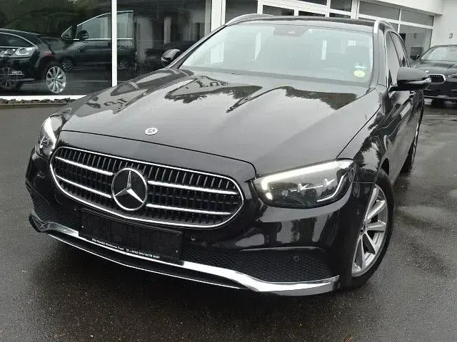 Gebraucht Mercedes E200 160 PS (117 kW) 2021 Schwarz Limousine