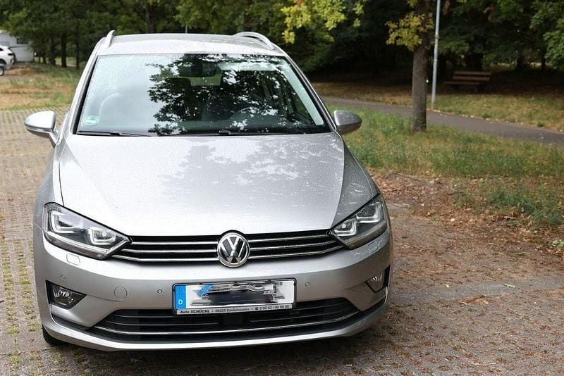 Grau Gebraucht 2017 VW Golf Sportsvan Highline Van / Kleinbus | 18.350 € (Fairer Preis) - Bild 1/4