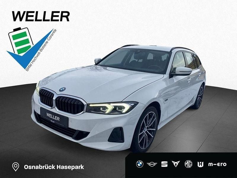 Weiß Gebraucht 2022 BMW 330e Sport Line Limousine | 29.890 € (Superpreis) - Bild 1/4