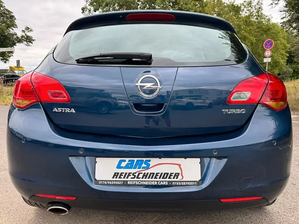 Gebraucht Opel Astra Cosmo 179 PS (131 kW) 2010 Blau Limousine