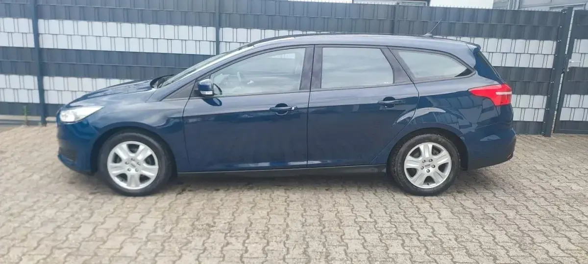 Gebraucht Ford Focus 101 PS (74 kW) 2018 Blau Kombi