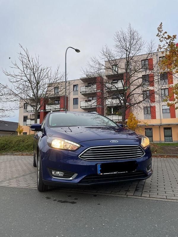 Blau Gebraucht 2015 Ford Focus Titanium Kombi | 5.800 € (Guter Preis) - Bild 1/4
