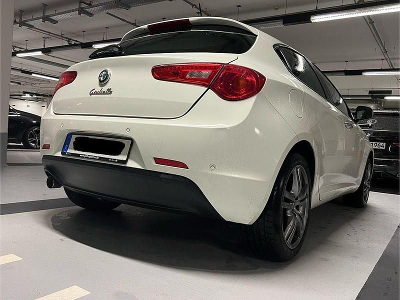 Gebraucht Alfa Romeo Giulietta Super 105 PS (77 kW) 2014 Weiß Kleinwagen