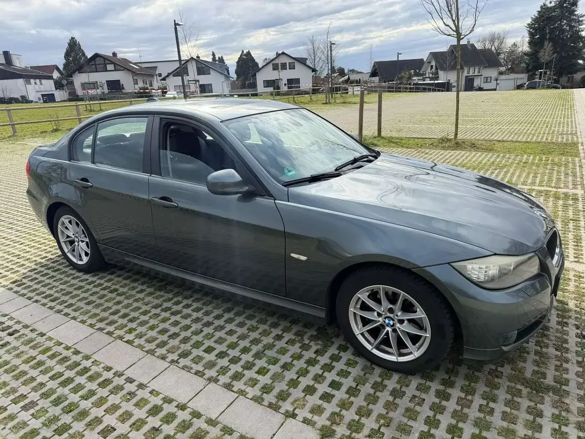 Gebraucht BMW 320 177 PS (130 kW) 2010 Limousine