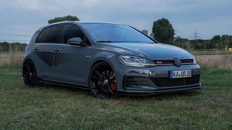 Grau Gebraucht 2019 VW Golf GTI Limousine | 30.800 € (Teuer) - Bild 1/4