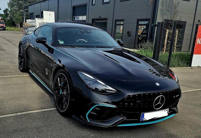 Schwarz Neu 2025 Mercedes AMG GT 63 AMG Coupé | 386.453 € - Bild 1/4