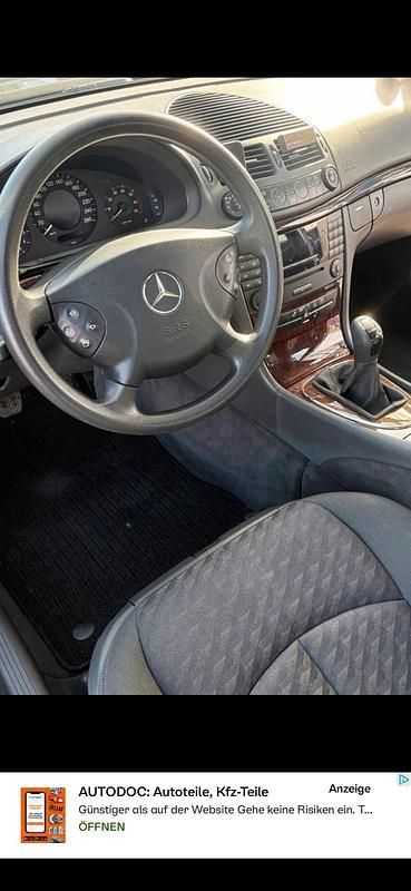 Gebraucht Mercedes E200 163 PS (119 kW) 2003 Blau Limousine