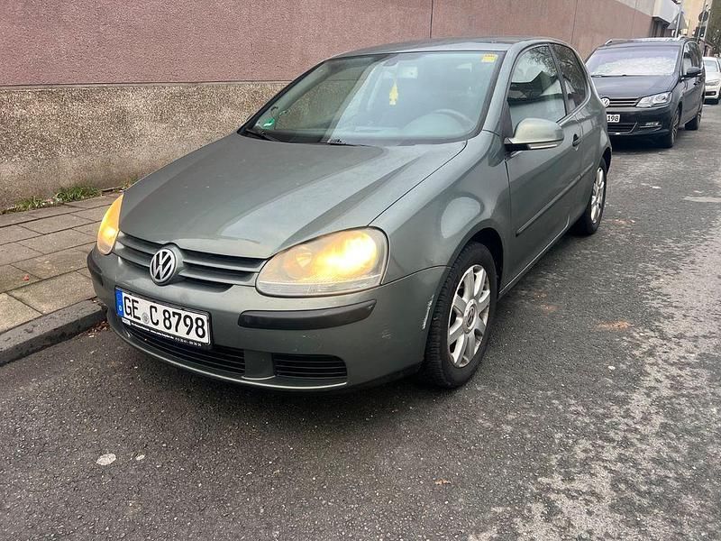 Grün Gebraucht 2004 VW Golf Comfortline Limousine | 1.199 € (Guter Preis) - Bild 1/4