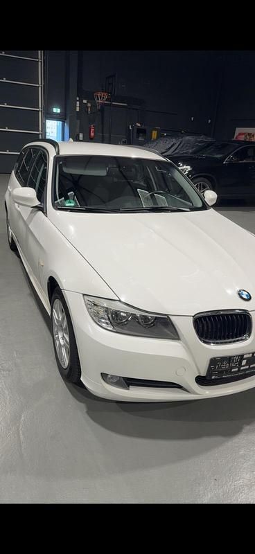 Gebraucht BMW 320 184 PS (135 kW) 2010 Weiß Kombi