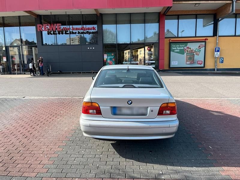 Second-hand BMW 525 193 CP (141 kW) 2001 Argintiu Berlinǎ