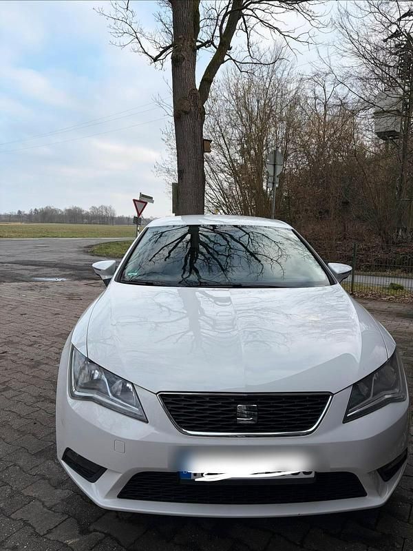Gebraucht Seat Leon Style 125 PS (91 kW) 2014 Weiß Limousine