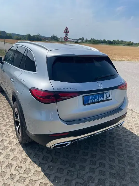 Gebraucht Mercedes GLC300e 313 PS (230 kW) 2024 Silber SUV