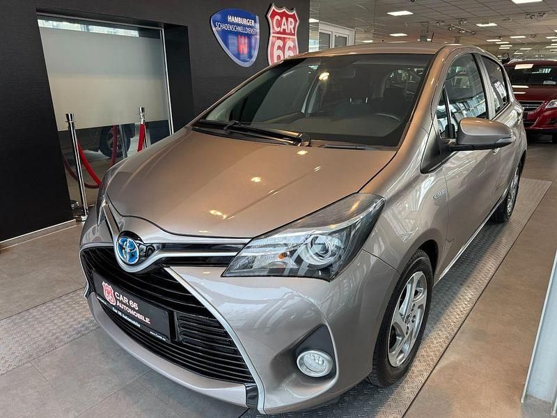 Avantgarde bronze me Gebraucht 2015 Toyota Yaris Hybrid Comfort Limousine | 9.790 € (Fairer Preis) - Bild 1/4