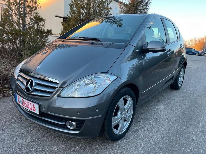 Gebraucht Mercedes A180 116 PS (85 kW) 2011 Grau Limousine