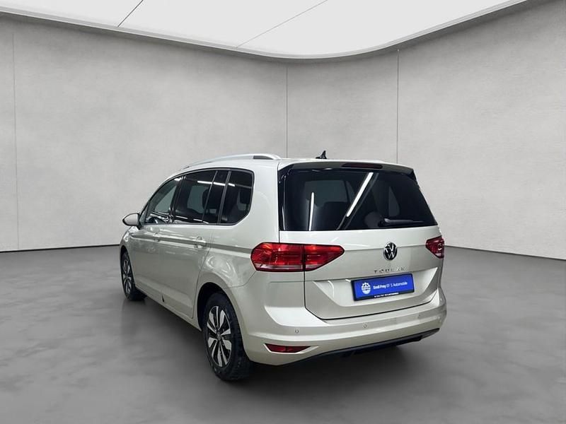 Gebraucht VW Touran Move 150 PS (110 kW) 2023 Ivory silver metallic Van / Kleinbus
