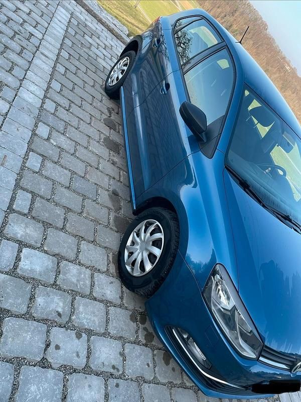 Second-hand VW Polo 90 CP (66 kW) 2015 Albastru Hatchback