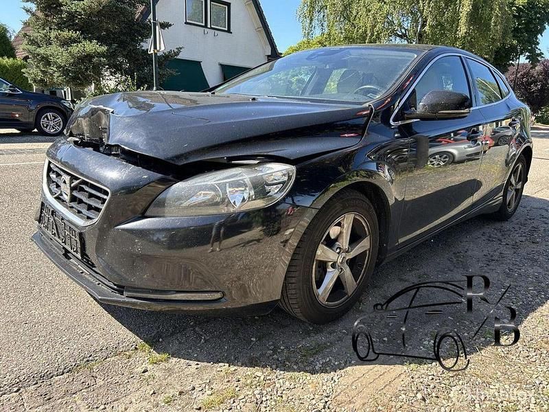 Schwarz Gebraucht 2012 Volvo V40 Momentum Kombi | 1.781 € (Superpreis) - Bild 1/4