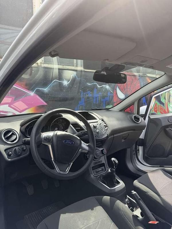 Używany Ford Fiesta SYNC Edition 82 KM (60 kW) 2014 Biały Hatchback