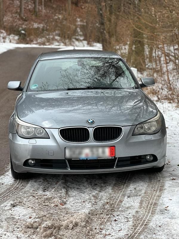 Grau Gebraucht 2006 BMW 520 Kombi | 2.400 € (Fairer Preis) - Bild 1/4