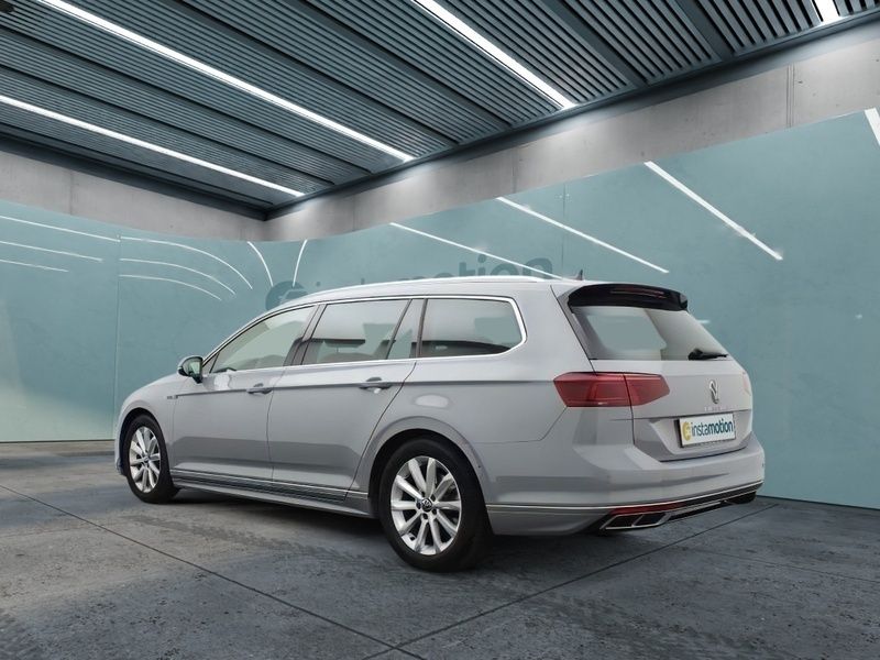 Gebraucht VW Passat Elegance 150 PS (110 kW) 2023 Grau Kombi