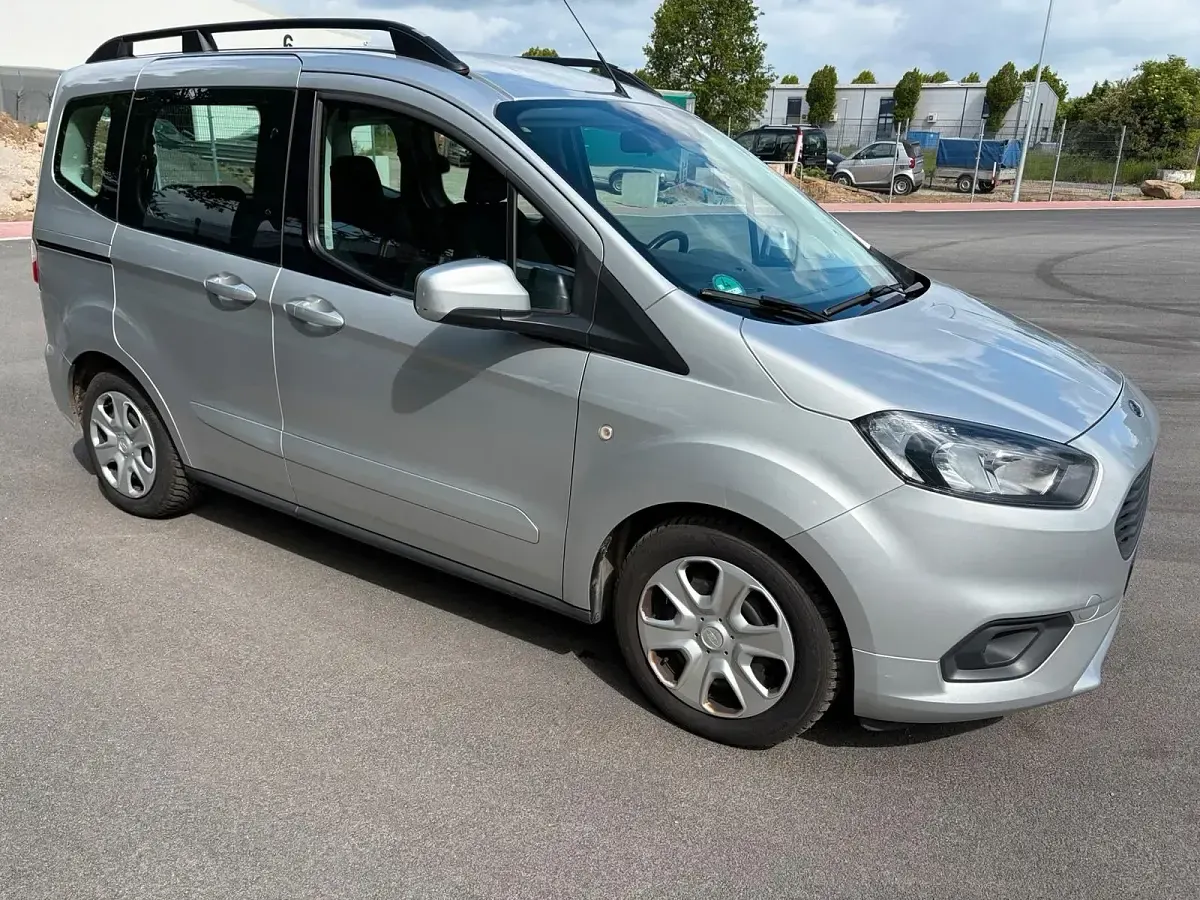 Gebraucht Ford Tourneo 101 PS (74 kW) 2018 Silber Kombi