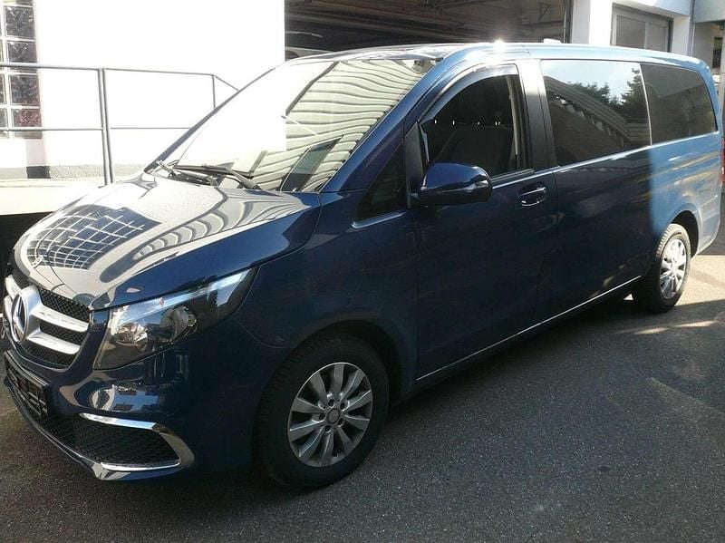 Gebraucht Mercedes V220 163 PS (119 kW) 2019 Stahlblau Van / Kleinbus