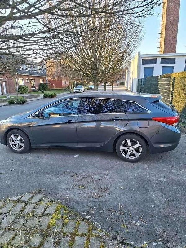 Gebraucht Hyundai i40 Edition 136 PS (100 kW) 2012 Grau Kombi