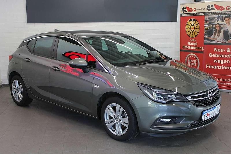 Używany Opel Astra Dynamic 150 KM (110 kW) 2017 Szary Sedan/Limuzyna