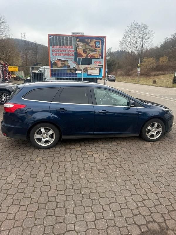 Gebraucht Ford Focus Titanium 140 PS (102 kW) 2011 Blau Kombi