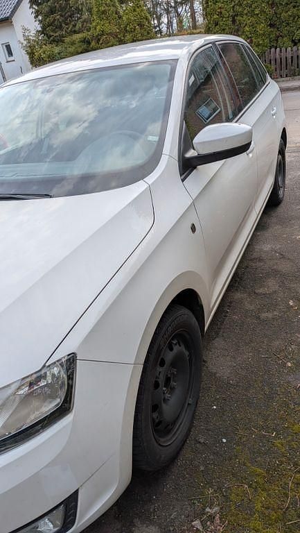 Gebraucht Skoda Rapid Active 105 PS (77 kW) 2013 Weiß Kleinwagen