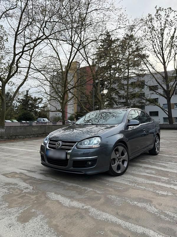 Gebraucht VW Jetta 105 PS (77 kW) 2009 Grau Limousine