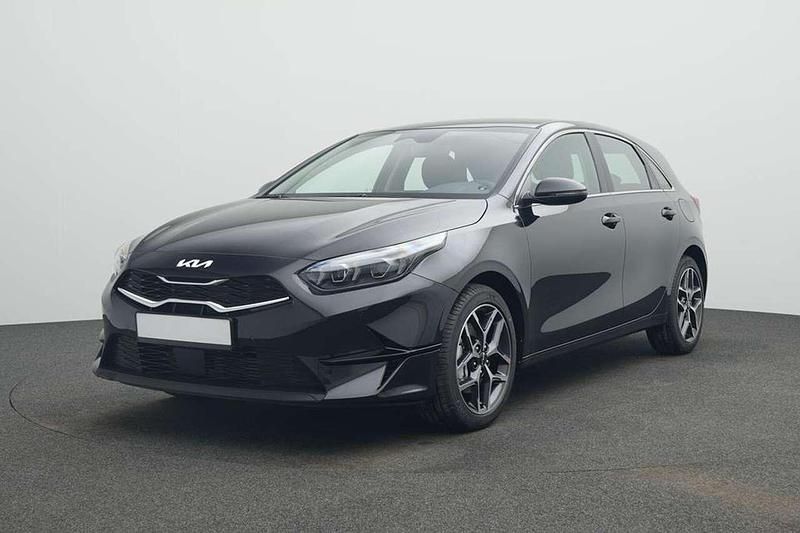 Gebraucht Kia Ceed 140 PS (102 kW) 2025 Zilinaschwarz metall Kleinwagen