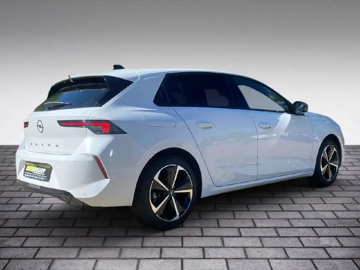 Gebraucht Opel Astra 131 PS (96 kW) 2024 Lack weiss banquise/typ aussen Kleinwagen