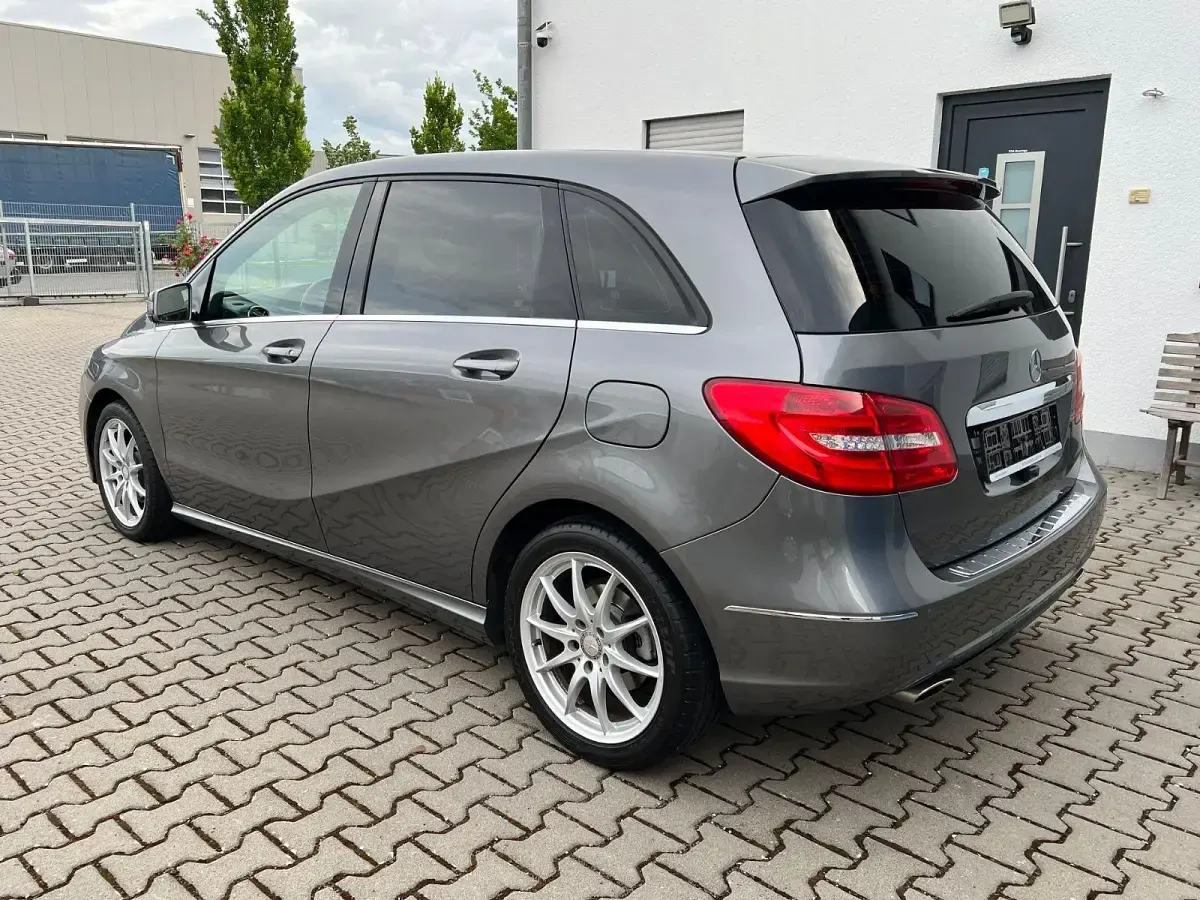Gebraucht Mercedes B200 156 PS (114 kW) 2013 Grau Kleinwagen