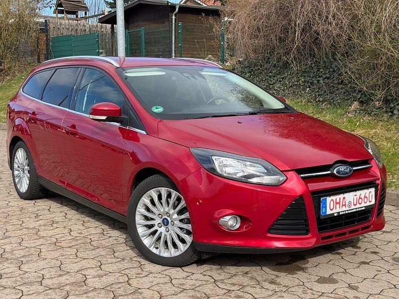 Gebraucht Ford Focus Titanium 150 PS (110 kW) 2011 Rot Limousine