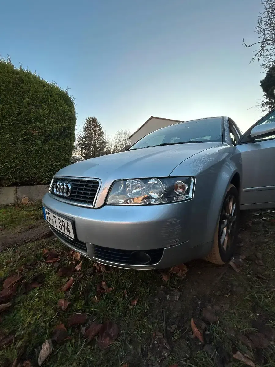 Używany Audi A4 131 KM (96 kW) 2004 Srebrny Sedan/Limuzyna