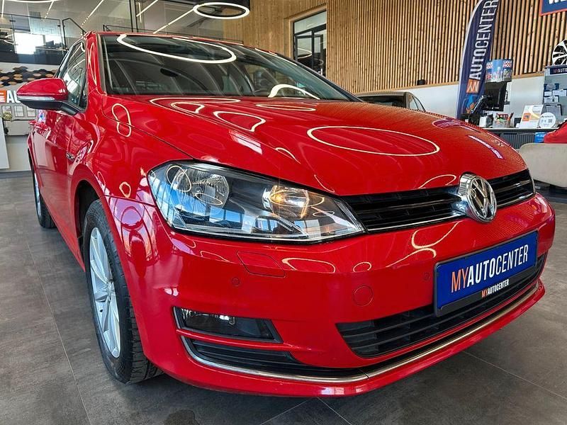 Gebraucht VW Golf VII LOUNGE 125 PS (91 kW) 2015 Rot Limousine