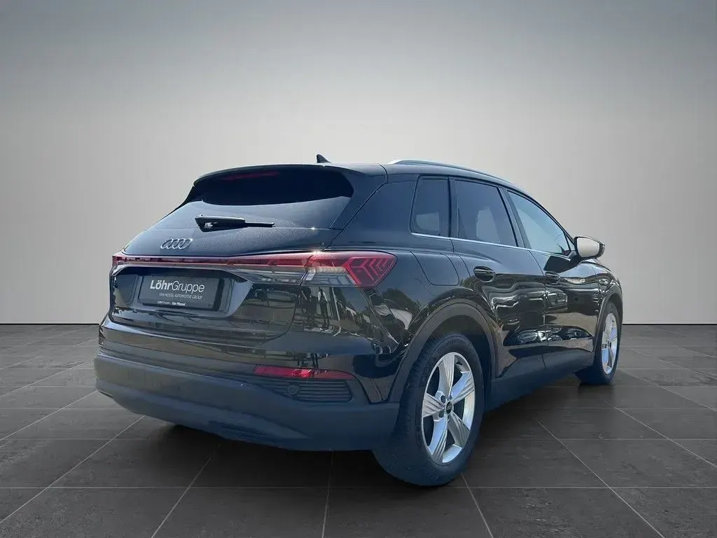Gebraucht Audi Q4 e-tron Ambiente 150 kW (204 PS) 2023 Mythosschwarz metallic SUV