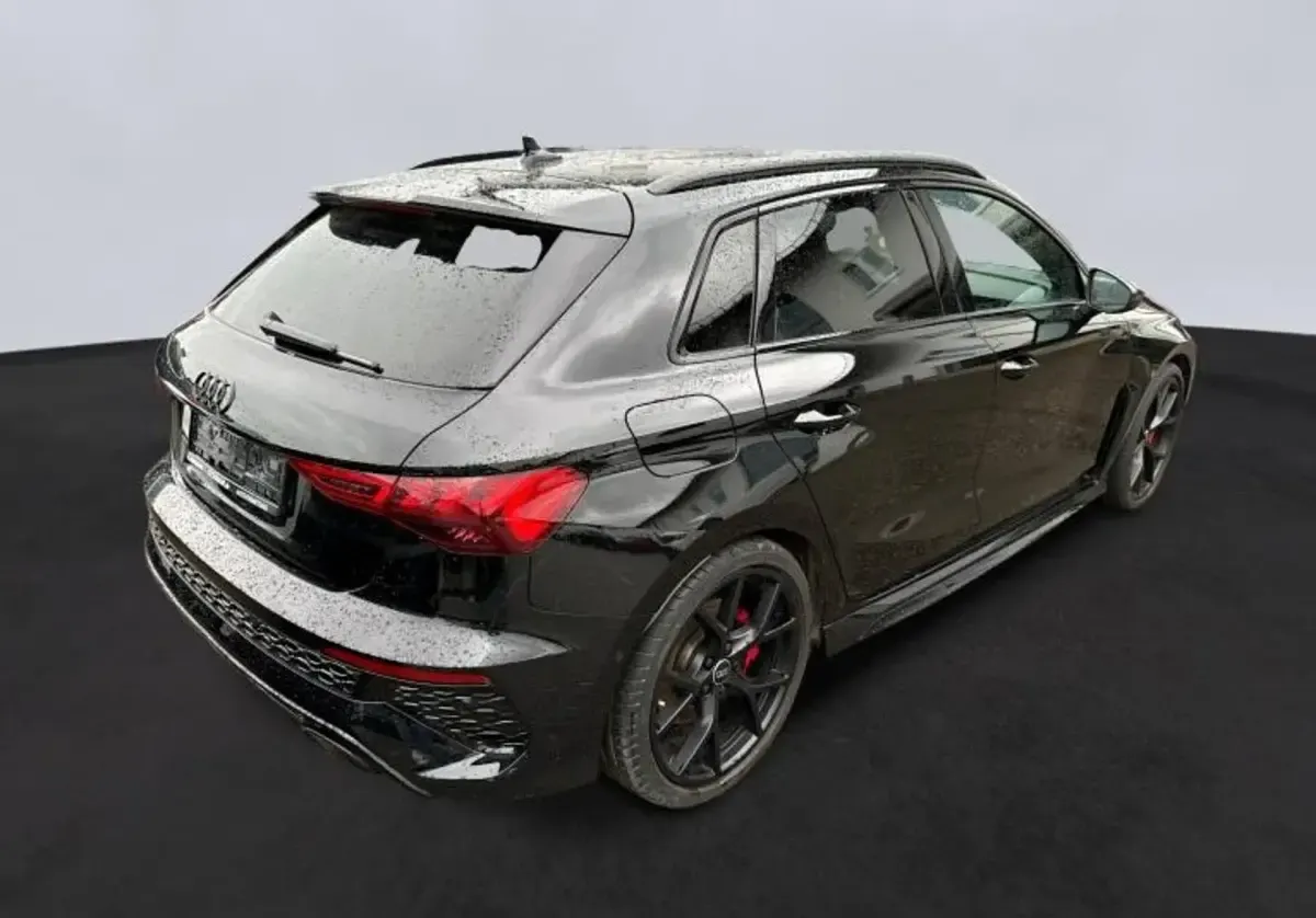 Gebraucht Audi RS3 Sportback Premium 400 PS (294 kW) 2024 Mythosschwarz metallic Kleinwagen