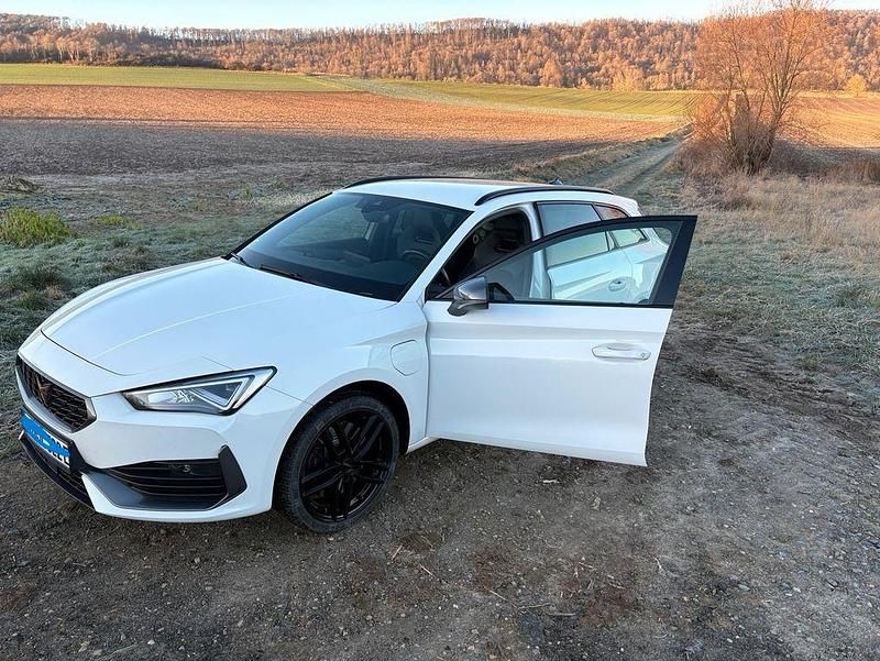 Weiß Gebraucht 2021 Cupra Leon VZ Limousine | 20.500 € (Guter Preis) - Bild 1/4
