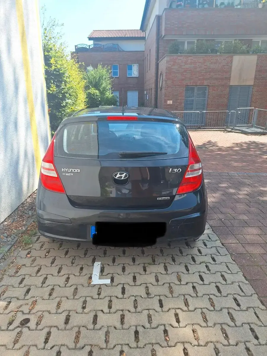 Gebraucht Hyundai i30 116 PS (85 kW) 2008 Schwarz Kombi