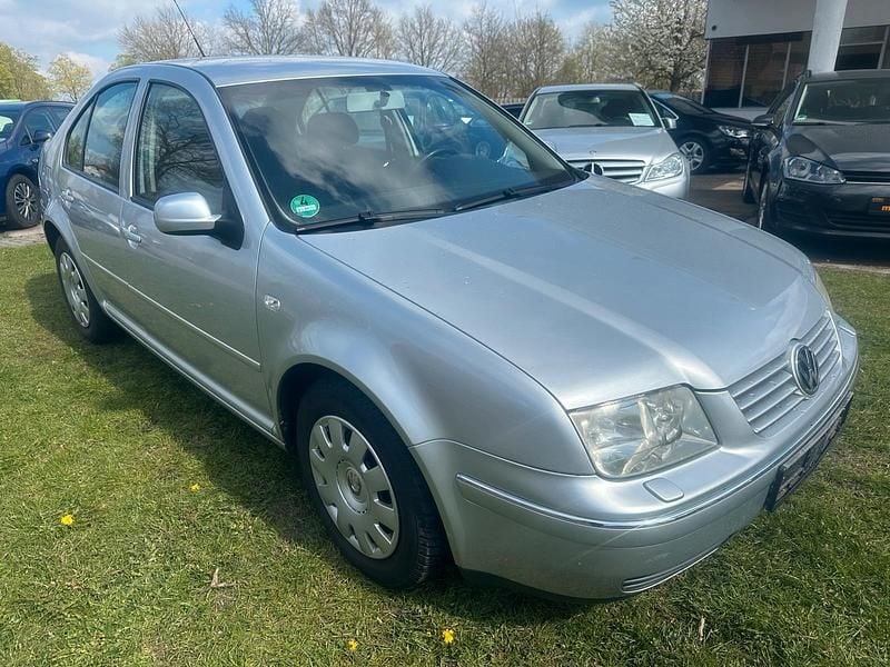 Second-hand VW Bora 105 CP (77 kW) 2004 Argintiu Berlinǎ