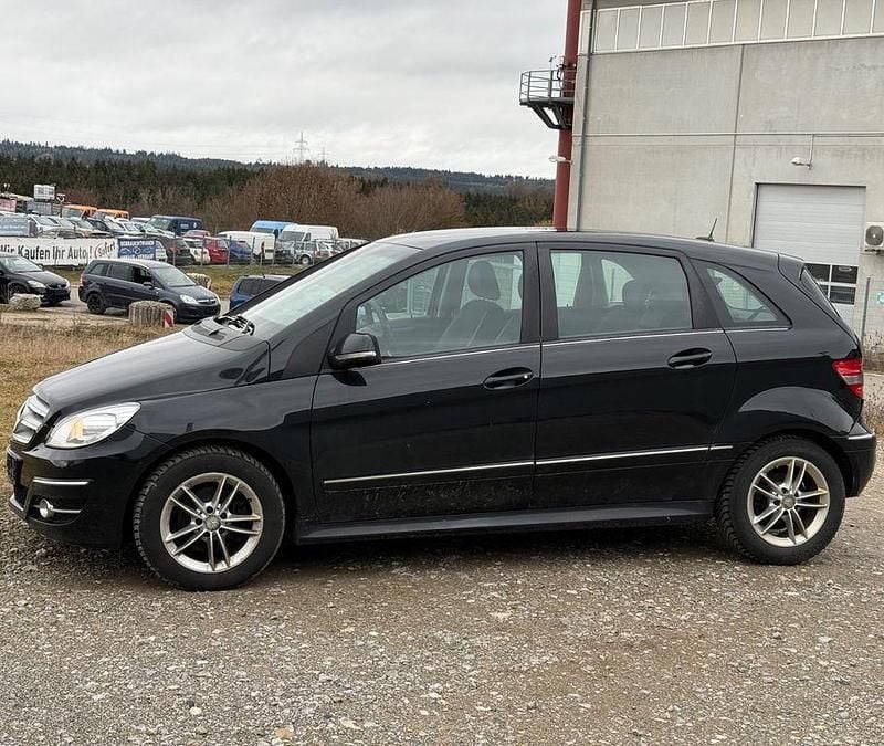 Gebraucht Mercedes B180 109 PS (80 kW) 2010 Schwarz Van / Kleinbus