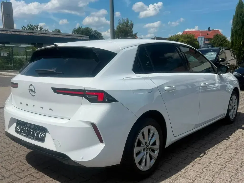 Gebraucht Opel Astra Elegance 131 PS (96 kW) 2023 Weiß Kleinwagen