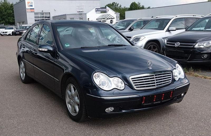 Schwarz Gebraucht 2003 Mercedes C240 Elegance Limousine | 2.499 € (Fairer Preis) - Bild 1/4