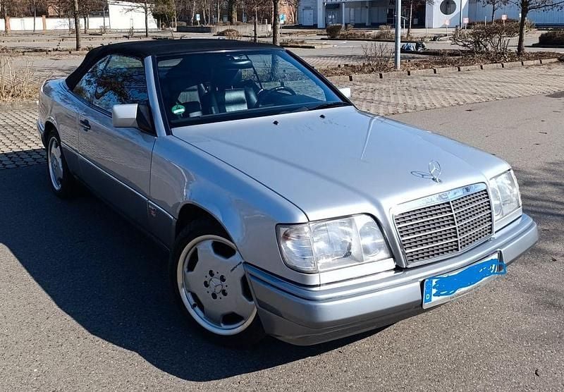 Gebraucht Mercedes E220 150 PS (110 kW) 1997 Silber Cabrio