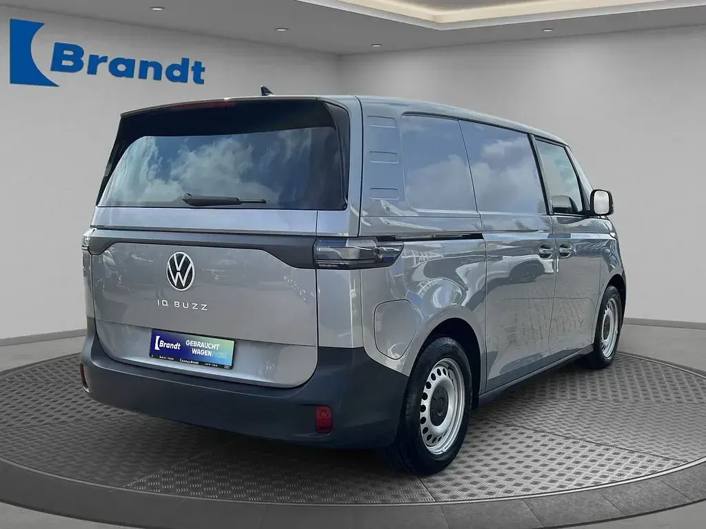 Gebraucht VW ID. Buzz 150 kW (204 PS) 2024 Monosilber metallic (metallic) Van / Kleinbus