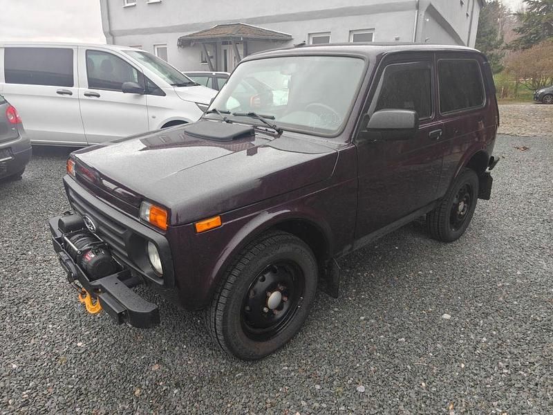 Second-hand Lada niva 83 CP (61 kW) 2021 Roșu SUV