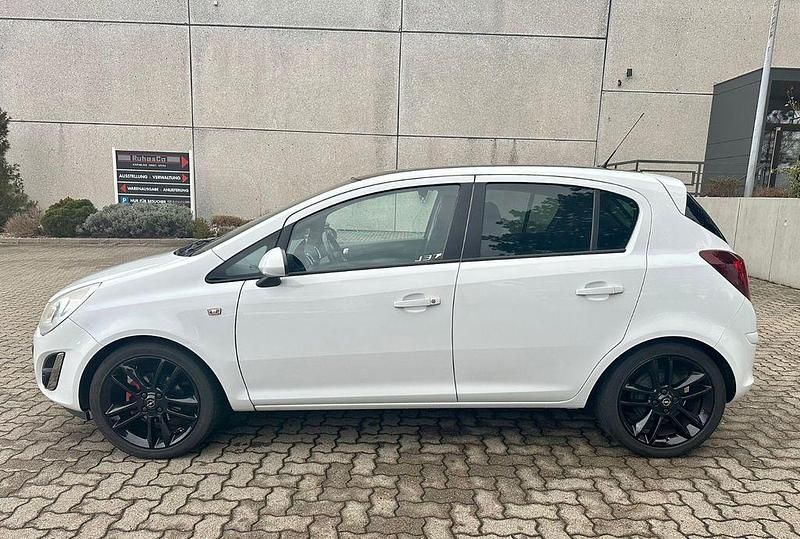 Gebraucht Opel Corsa Color Edition 101 PS (74 kW) 2011 Weiß Kleinwagen