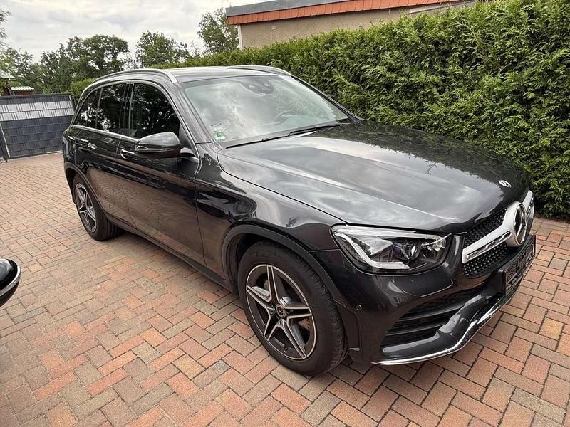 Grau Gebraucht 2019 Mercedes GLC220 SUV | 33.900 € (Fairer Preis) - Bild 1/4